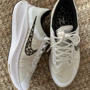 Nike Winflo 8 Premium Women's Road Running Shoes